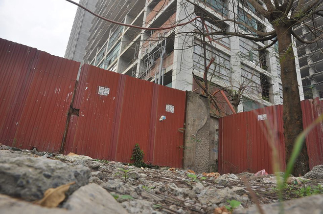 Hà Nội: Cư dân kêu cứu vì đóng tiền 3 năm chung cư vẫn ngổn ngang bê tông, sắt thép